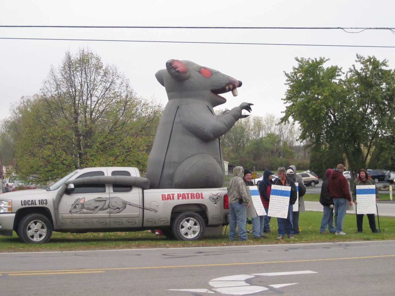 Rat Truck picketing Geiger at Jack Cooper Trucking in Fort Wayne